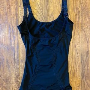 Black under bust shape wear with straps and lacy flower detail stitching
